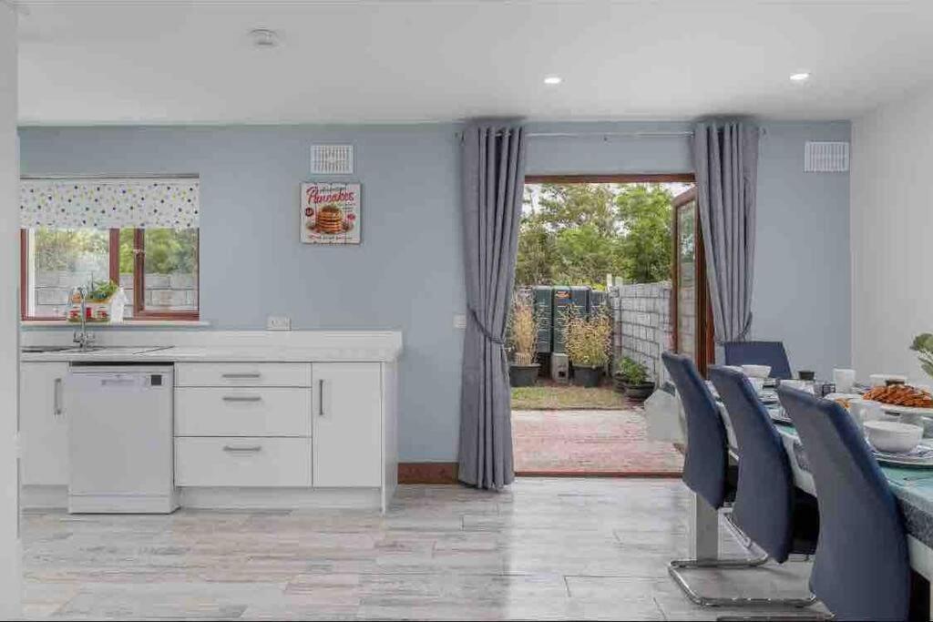 Wonderful Coastal Home In Dingle Town Εξωτερικό φωτογραφία